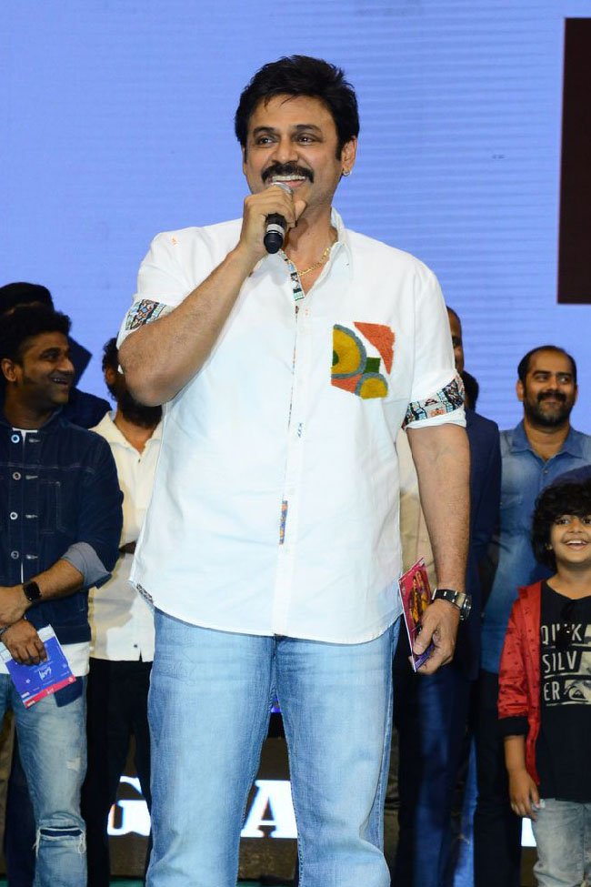 Maharshi-Movie-Pre-Release-Event